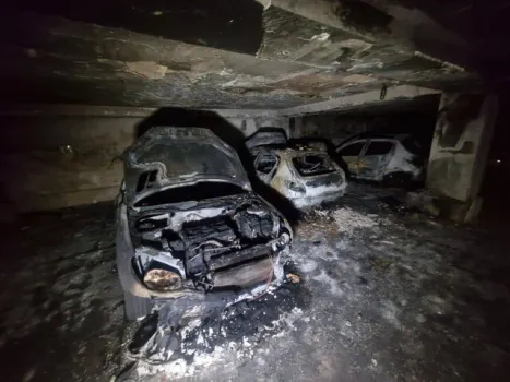 آتشسوزی گسترده در پارکینگ یک ساختمان مسکونی در بزرگراه خرازی