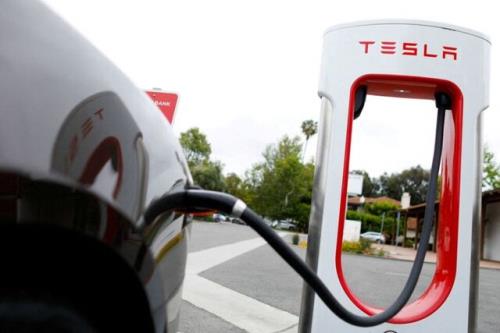 موافقت نخستین خودروساز ژاپنی برای پذیرش شارژ تسلا