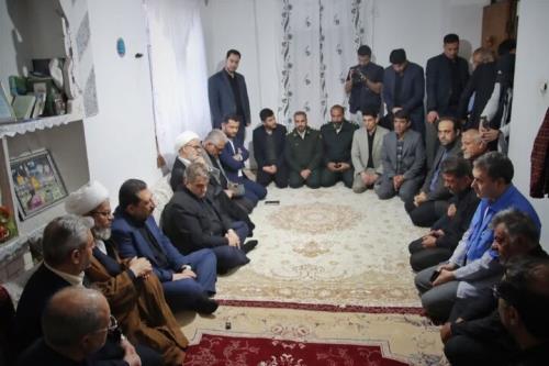 وزیر صمت از خانواده های جان باختگان معدن دامغان دلجویی کرد